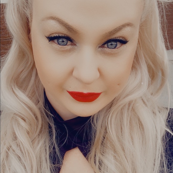 Meet your Posher, Kari - Picture 1 of 1